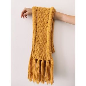 Yellow knit scarf